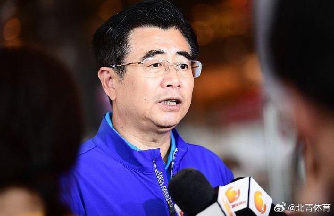 另一条是警察线，当地治安官贝尔早就在调查一起连环杀人事件，他努力想要确保摩西的安全。
